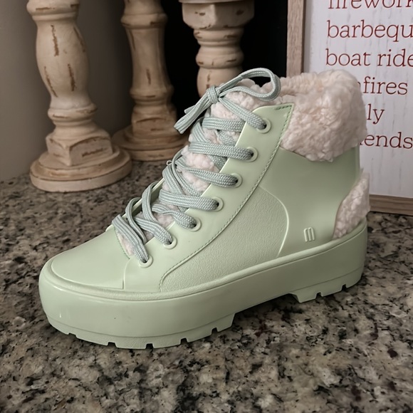 WOMENS 6 MELISSA SHOES FLUFFY SNEAKER – BOOT in GREEN (VERDE HORTELA) NWT - Picture 7 of 13